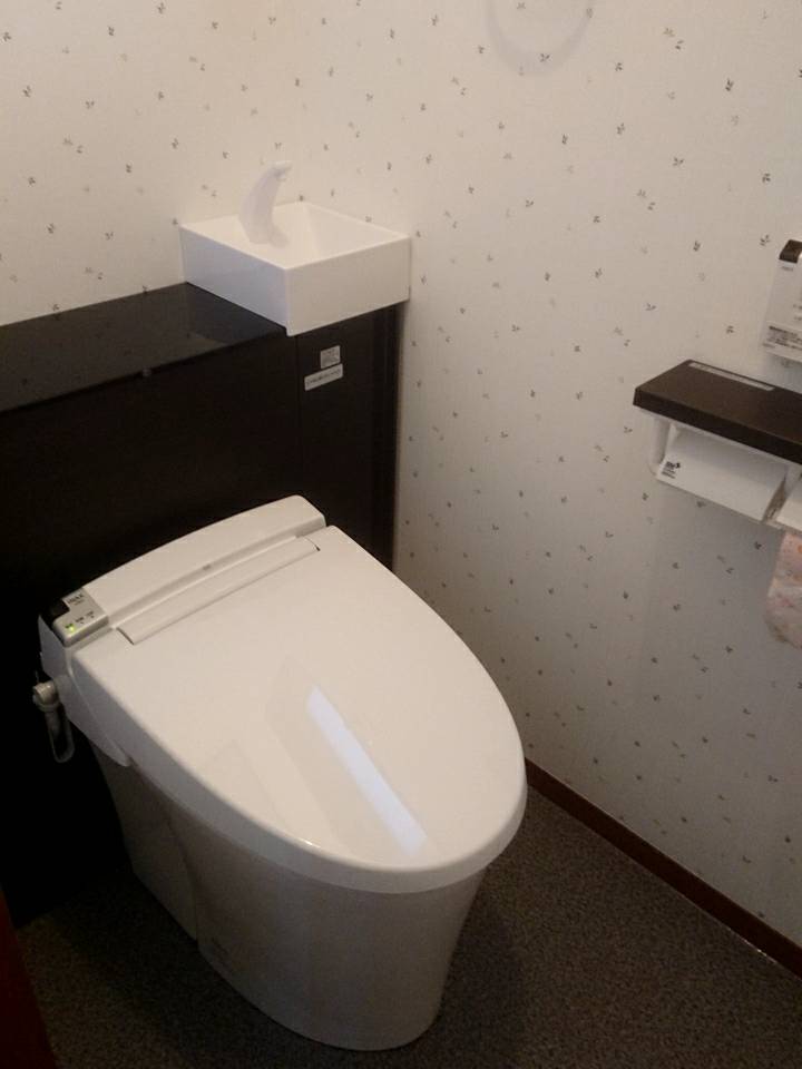 LIXIL ﾘﾌｫﾚ+内装（ｸﾛｽ・CF） 名古屋 トイレ最大65％オフ！名古屋のトイレリフォーム株式会社アディスホーム